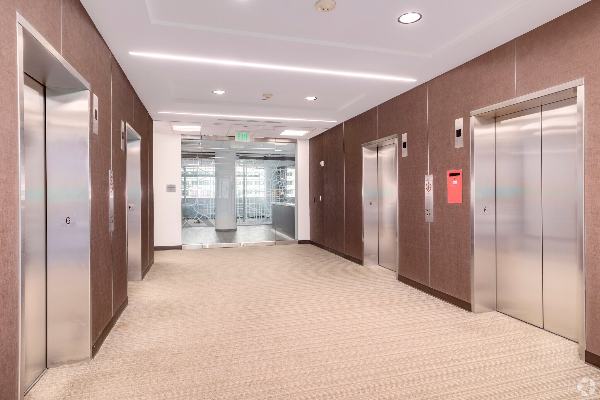 8609 Westwood Center Dr, Vienna, VA to rent Interior Photo- Image 1 of 18