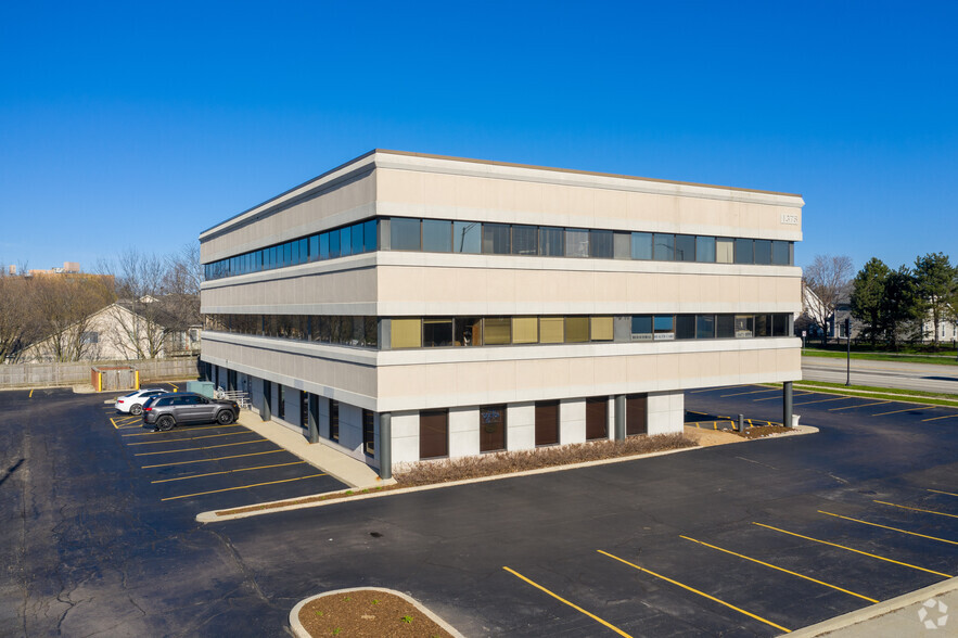 1375 E Schaumburg Rd, Schaumburg, IL for rent - Building Photo - Image 3 of 7