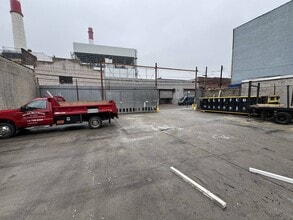 3722 10th St, Long Island City, NY to rent Building Photo- Image 1 of 8