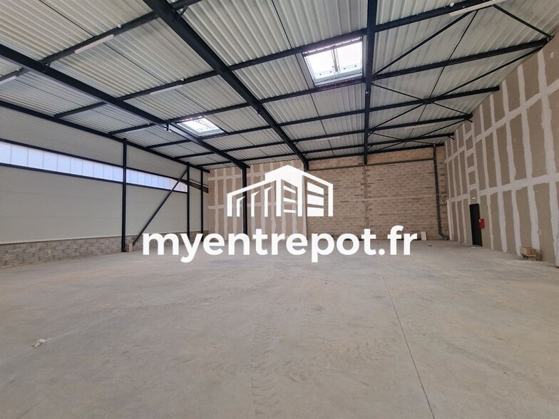 Industrial in Marseille to rent - Interior Photo - Image 2 of 5