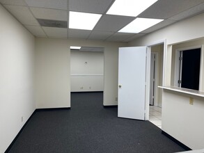 4990 SW 52nd St, Fort Lauderdale, FL for rent Building Photo- Image 2 of 8