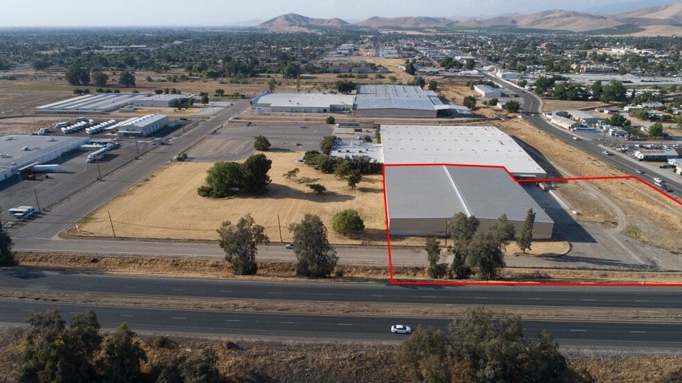 90 W Poplar Ave, Porterville, CA to rent - Building Photo - Image 2 of 9