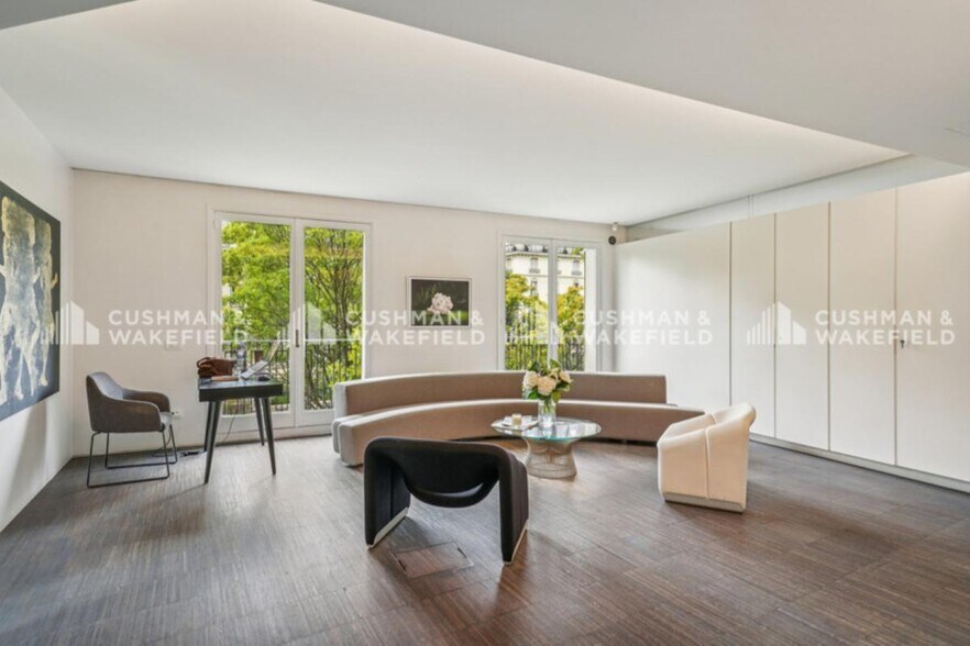 Office in Paris for sale - Building Photo - Image 2 of 17