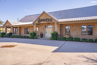 327 N Denton St, Weatherford, TX for rent Building Photo- Image 1 of 20