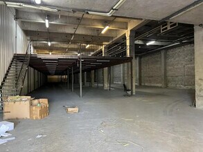 Office in Garges-lès-Gonesse to rent Building Photo- Image 1 of 2