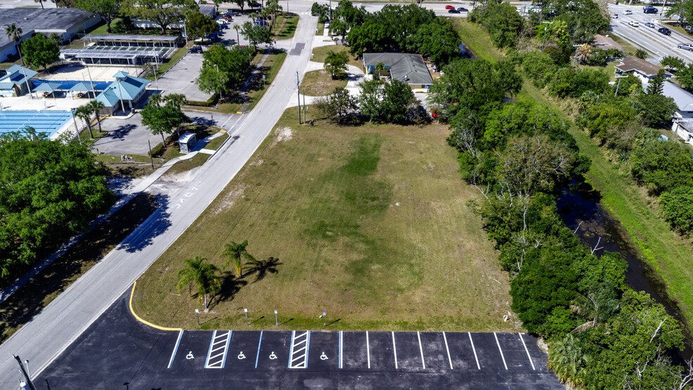 SW Ravenswood Ln, Port Saint Lucie, FL for sale - Building Photo - Image 3 of 30