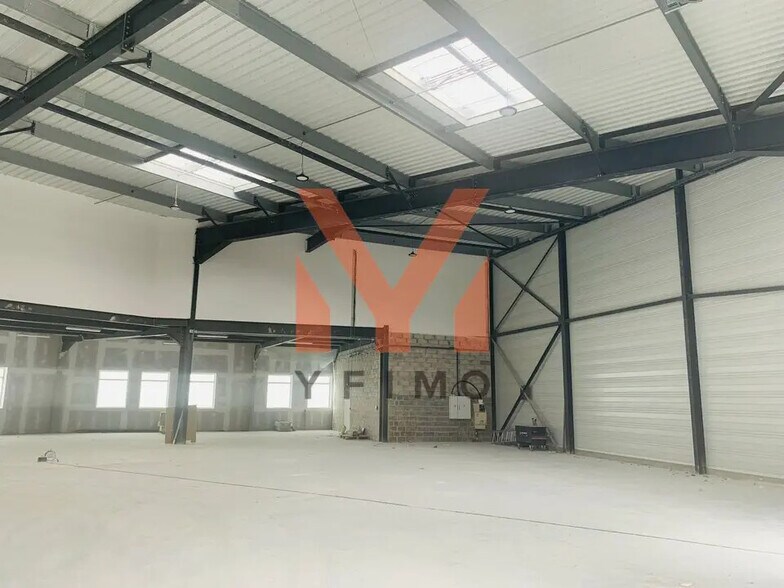 Light Industrial in Gennevilliers to rent - Interior Photo - Image 3 of 5