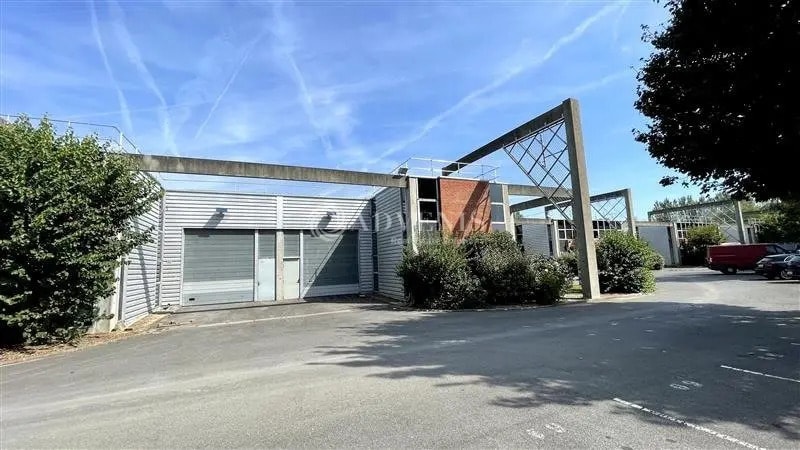 Light Industrial in Saint-Thibault-des-Vignes to rent Building Photo- Image 1 of 8