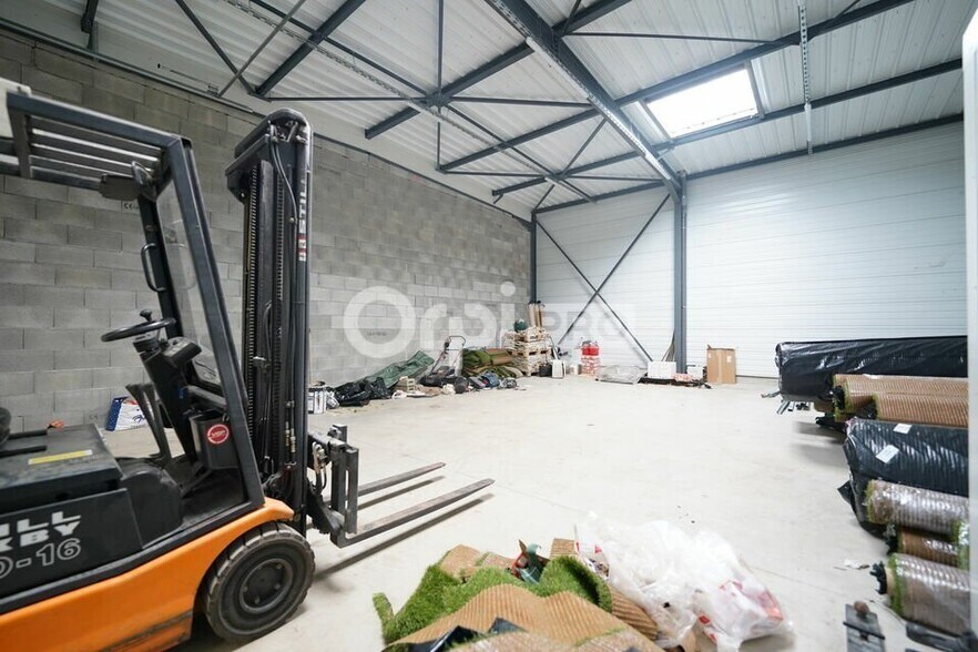 Light Industrial in Sainte-Consorce to rent - Building Photo - Image 2 of 7