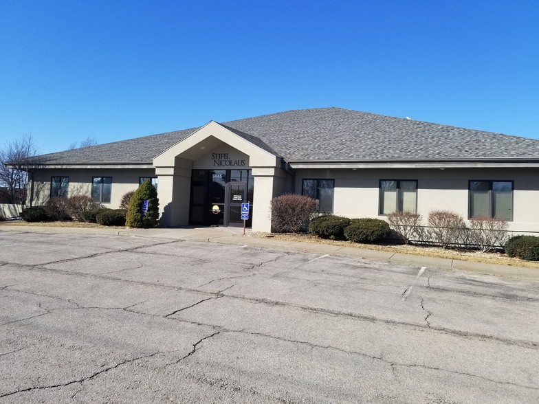 2445 SW Wanamaker Rd, Topeka, KS for rent - Building Photo - Image 1 of 6