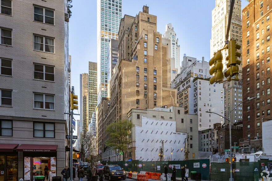 111 E 56th St, New York, NY for sale - Primary Photo - Image 1 of 1