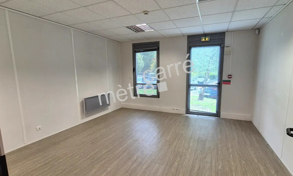 Vente Bureaux 964 m² - Photo 1