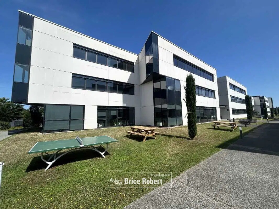 Office in Saint-Priest to rent Building Photo- Image 1 of 12