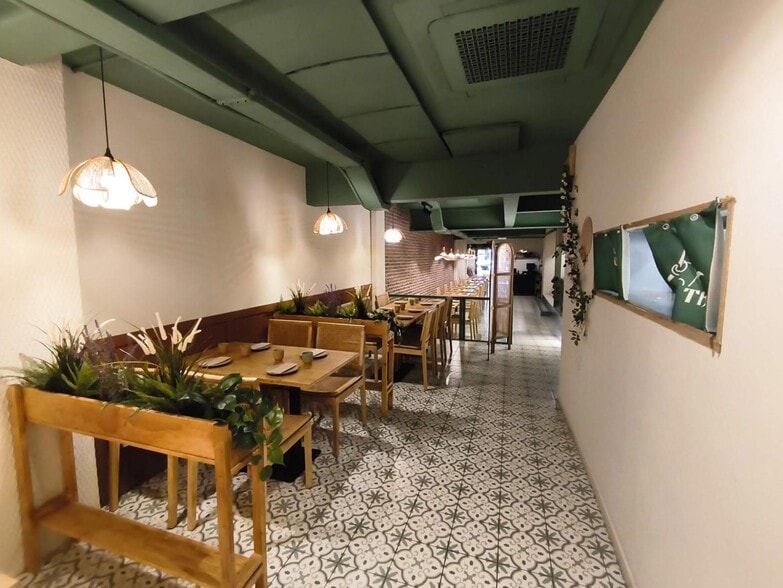 Retail in Barcelona, Barcelona to rent - Building Photo - Image 1 of 2