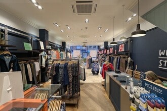 22B High St, Weybridge to rent Interior Photo- Image 2 of 6