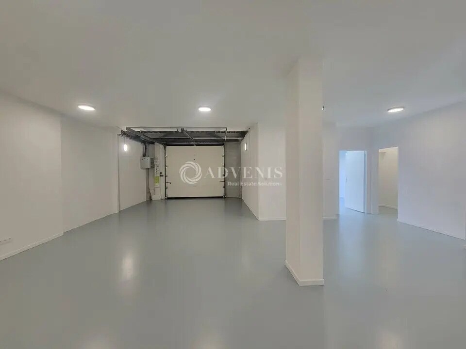 Light Industrial in Villeneuve-la-Garenne to rent Interior Photo- Image 1 of 8