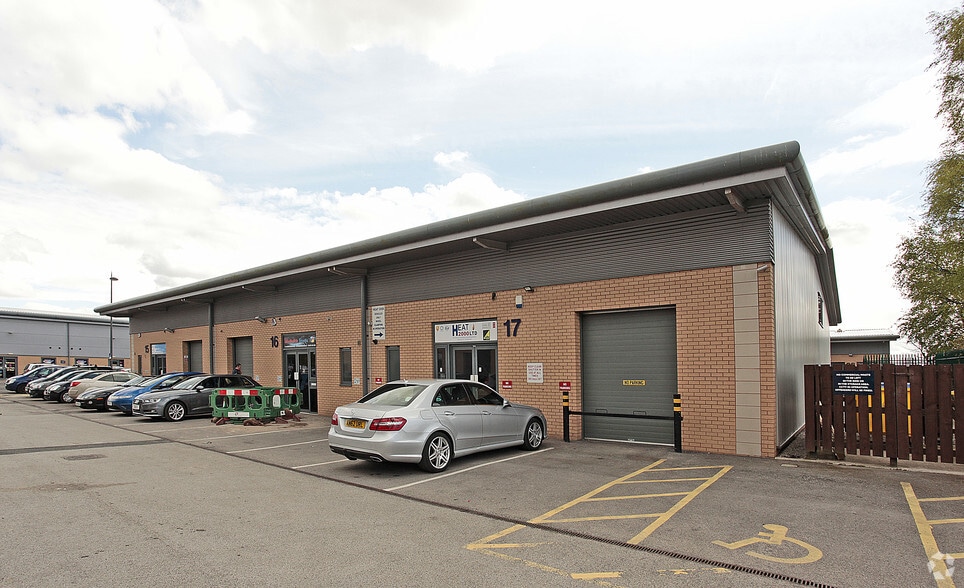 Sinclair Way, Prescot to rent - Building Photo - Image 2 of 13