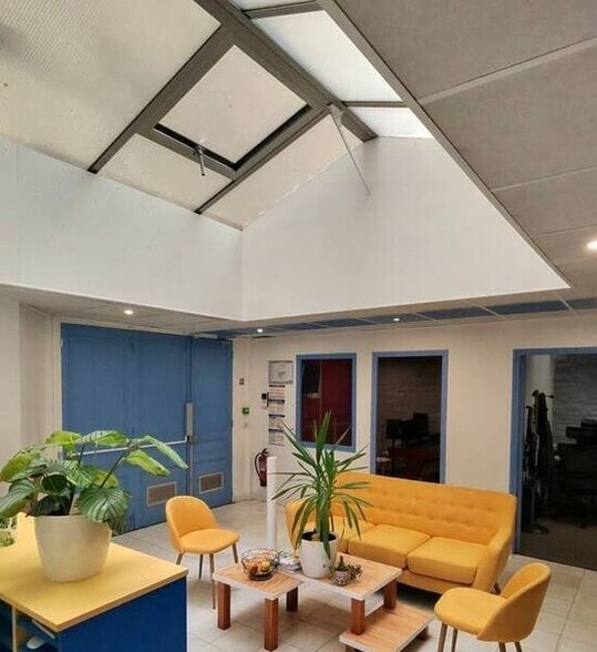 11 Avenue De Stinville, Charenton-le-Pont to rent - Interior Photo - Image 2 of 13