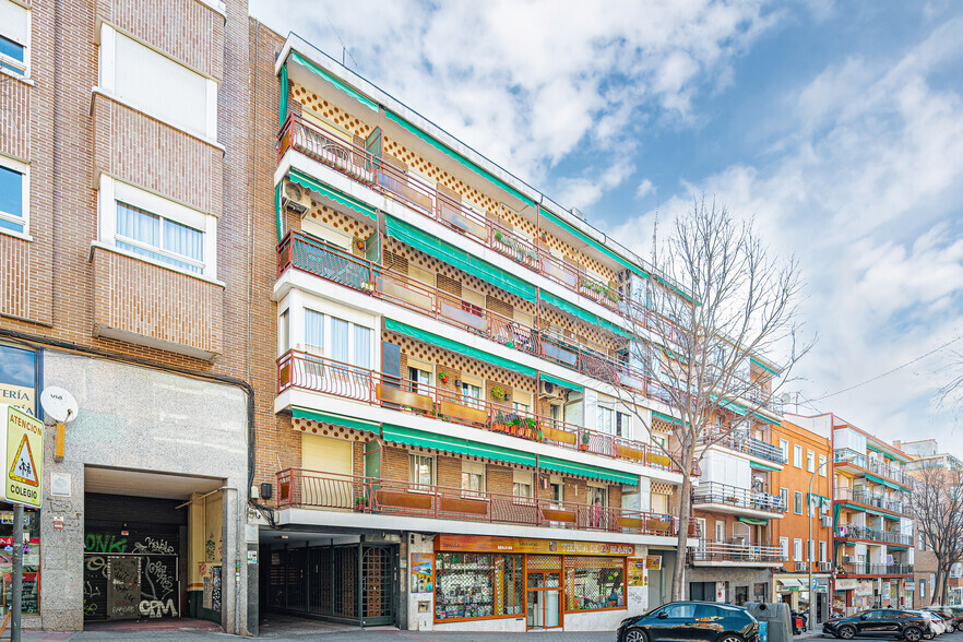 Calle Lago Constanza, 7, Madrid, Madrid for sale - Primary Photo - Image 1 of 2