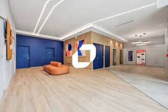 Office in Villejuif to rent Interior Photo- Image 2 of 12