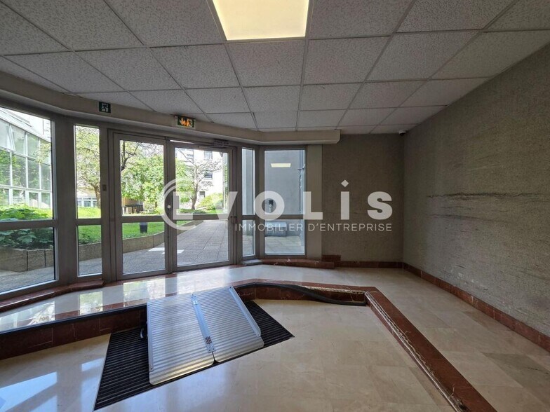 Office in Le Kremlin-Bicêtre to rent - Building Photo - Image 3 of 11