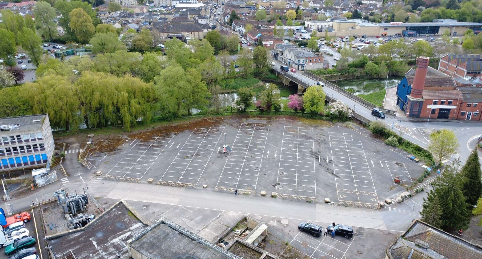 1 Bath Rd, Melksham to rent Primary Photo- Image 1 of 2