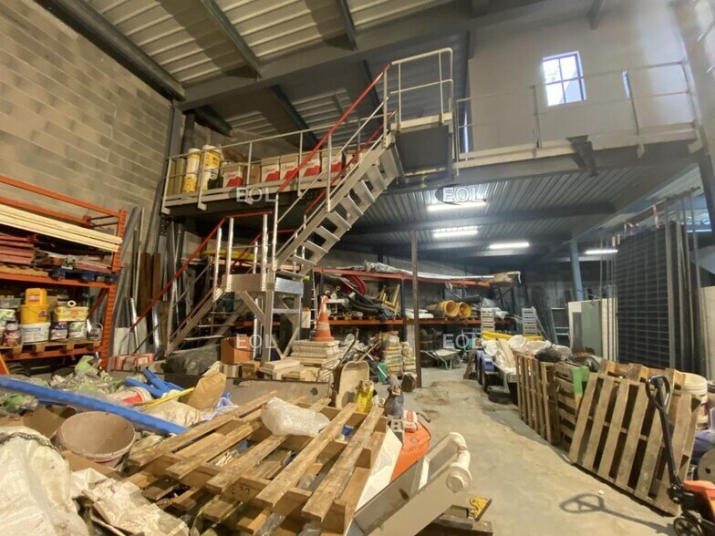 Light Industrial in Villejust for sale - Interior Photo - Image 2 of 7