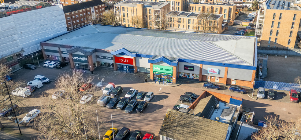 High St, Feltham for rent - Building Photo - Image 1 of 1