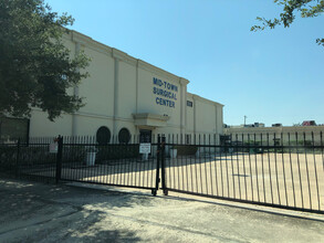 2105 Jackson St, Houston, TX for rent Building Photo- Image 1 of 27