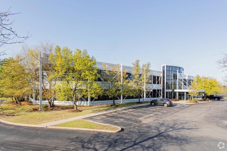 6 Penn Center West, Pittsburgh, PA for sale - Building Photo - Image 1 of 1