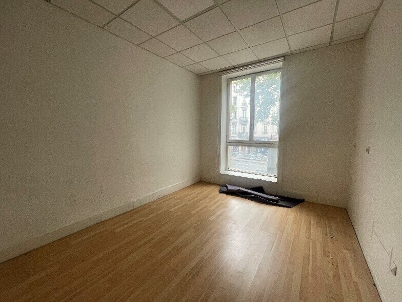 Office in Lyon to rent - Interior Photo - Image 2 of 3