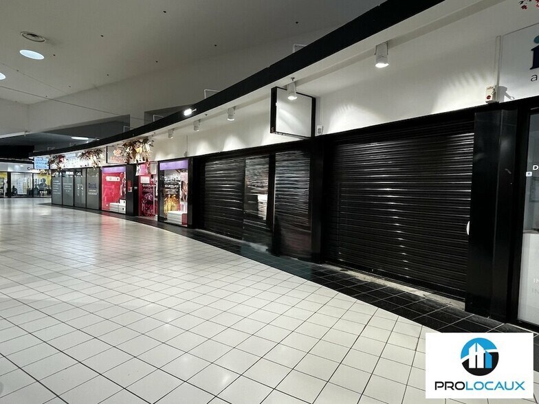 Retail in Senlis to rent - Building Photo - Image 2 of 2