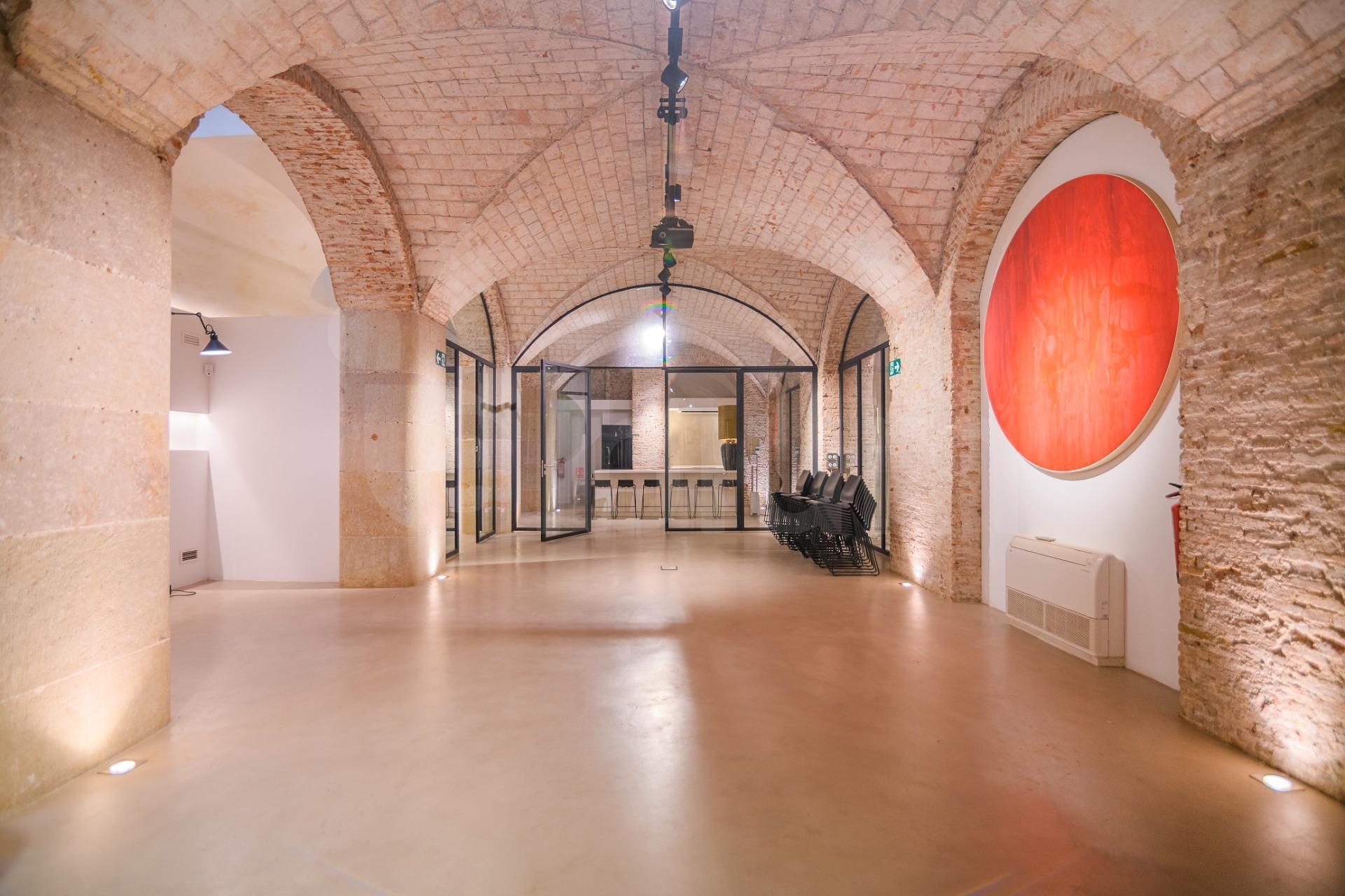 Retail in Barcelona, Barcelona to rent Interior Photo- Image 1 of 2