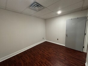 3502 SCOTTS Ln, Philadelphia, PA for rent Building Photo- Image 2 of 4