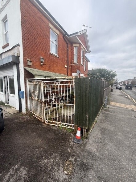 66 Kimberley Rd, Bournemouth to rent - Building Photo - Image 2 of 3