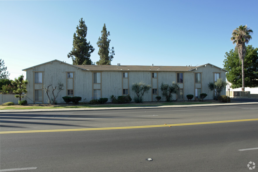 655 11th St, Reedley, CA for sale - Primary Photo - Image 1 of 1