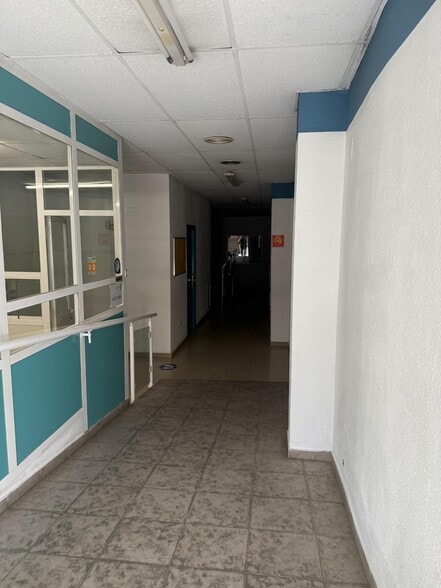 Retail in Zaragoza to rent - Interior Photo - Image 3 of 33