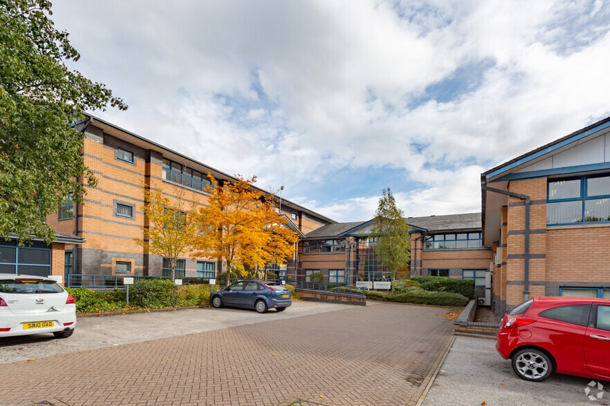 Hollinswood Ct, Telford to rent - Building Photo - Image 3 of 4