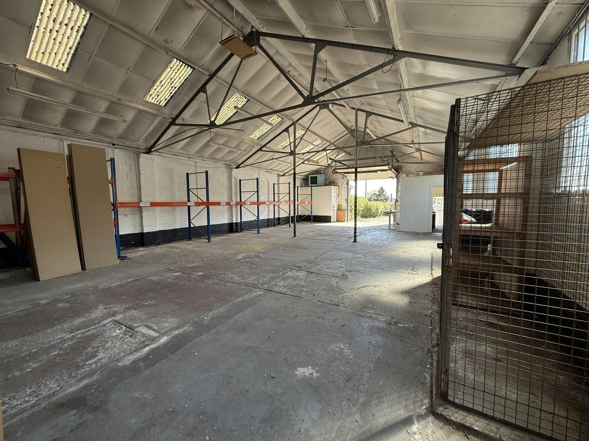 10 Lovedean Ln, Waterlooville to rent Interior Photo- Image 1 of 3