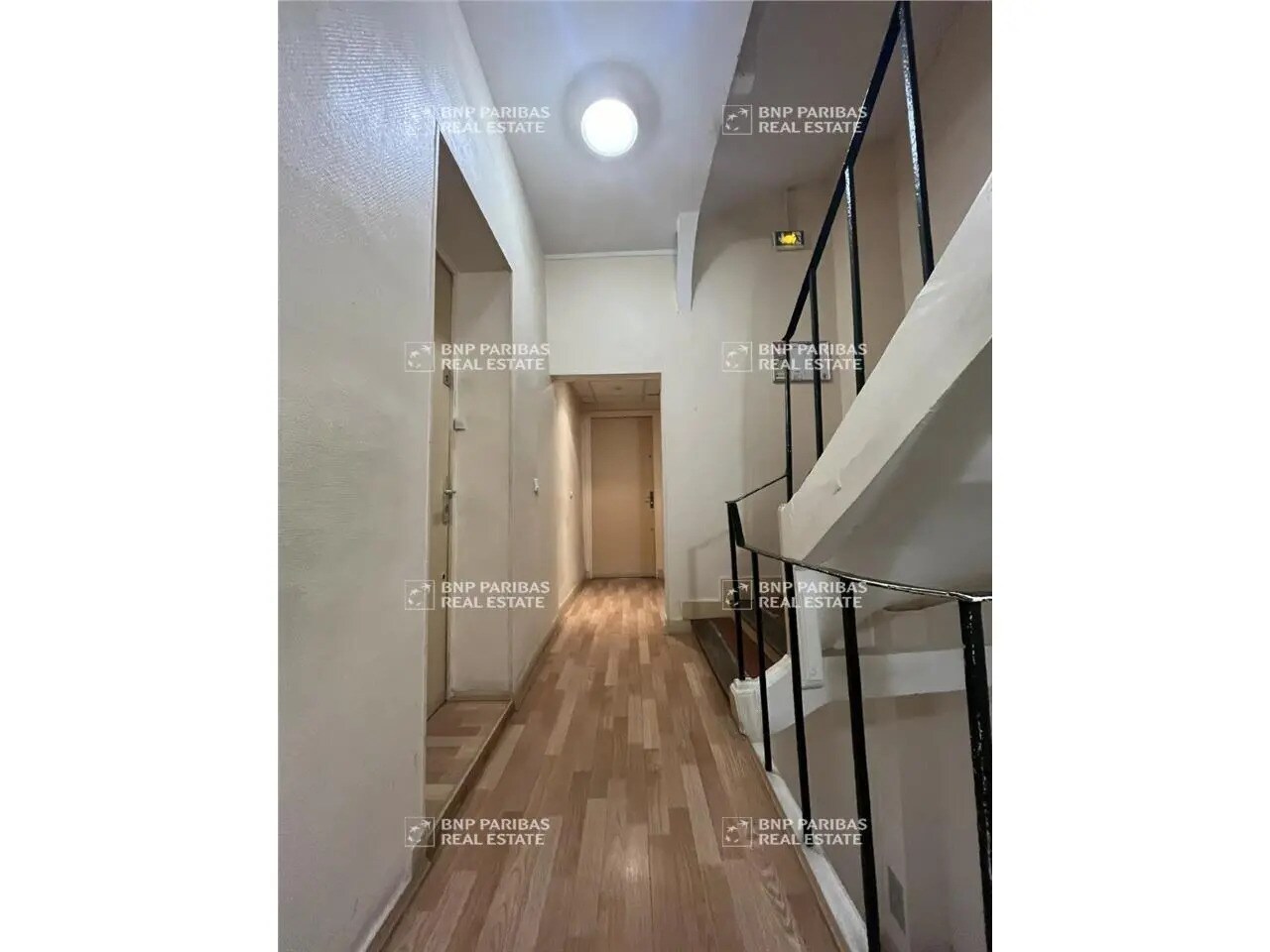 6 Bis Rue Georges Clémenceau, Versailles to rent Interior Photo- Image 1 of 17