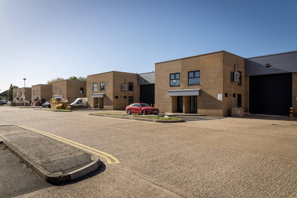 Church Rd, Hounslow to rent Building Photo- Image 1 of 1