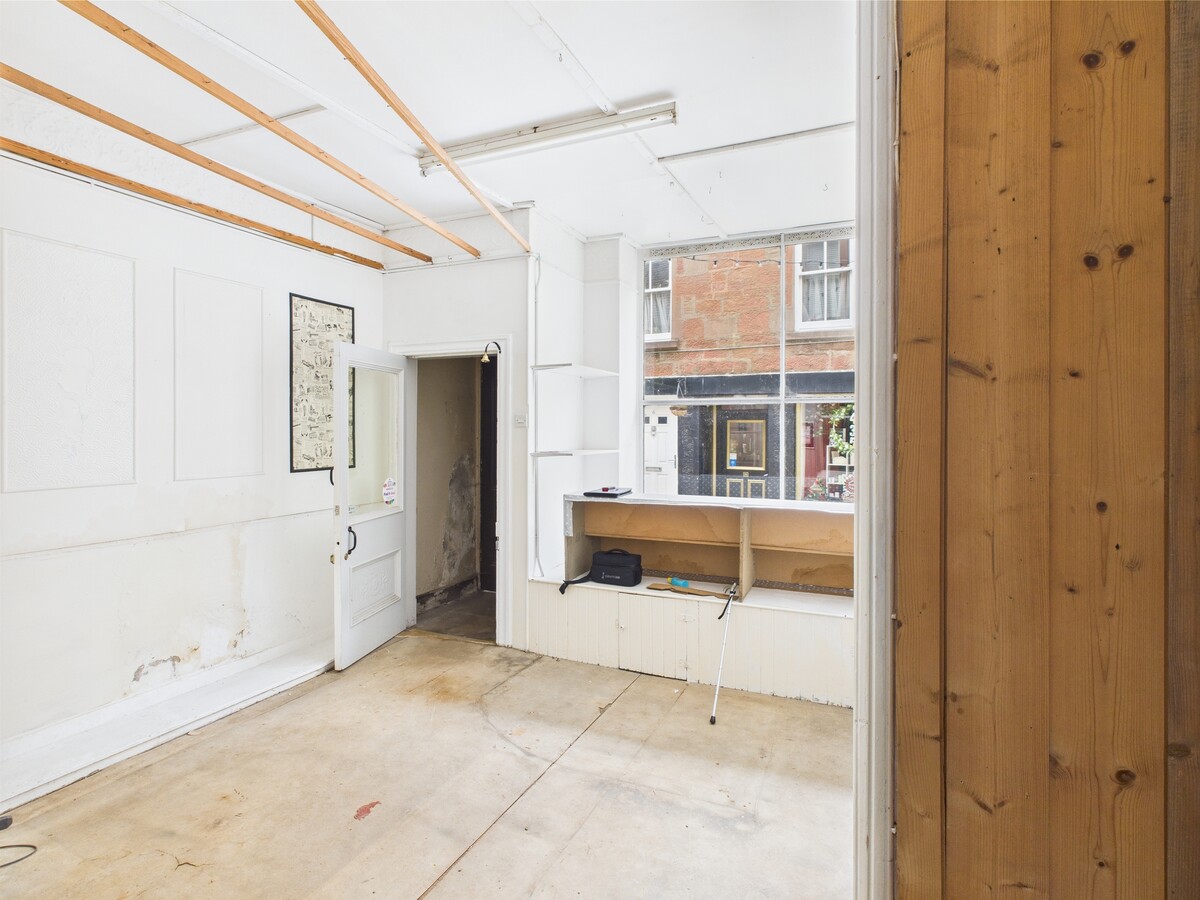 19 Roods, Kirriemuir, ANS DD8 4EZ - Unit Shop -  - Interior Photo - Image 1 of 2