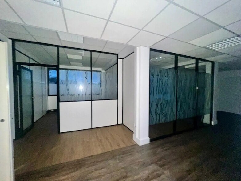 6 Rue D'Estienne D'Orves, Colombes to rent - Interior Photo - Image 3 of 5