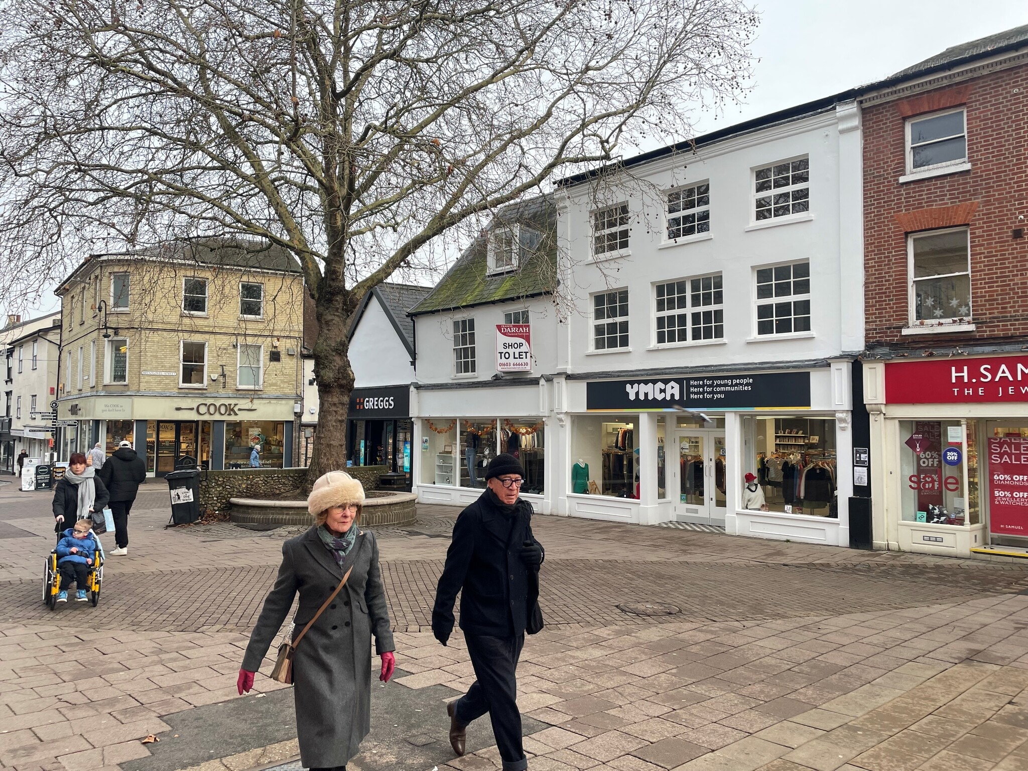 30-31 Cornhill, Bury St Edmunds to rent Primary Photo- Image 1 of 2