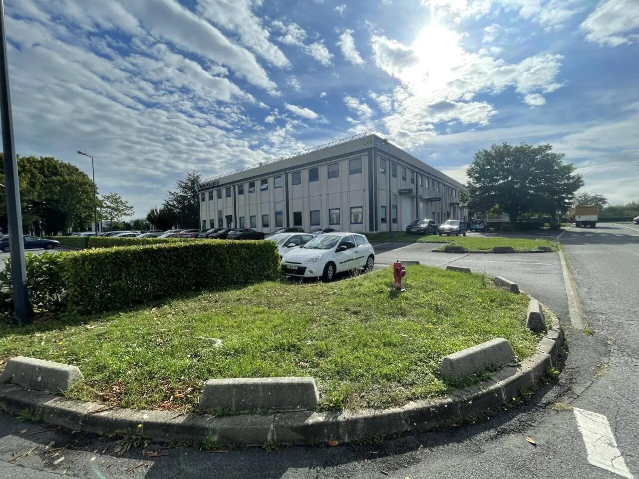 Light Industrial in Villebon-sur-Yvette to rent Building Photo- Image 1 of 17