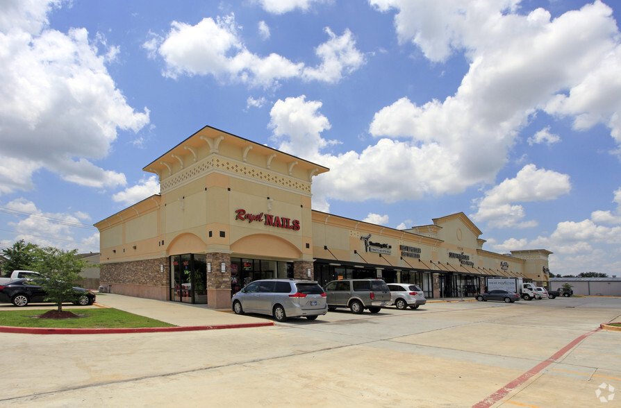 1130 Broadway St, Pearland, TX for rent - Primary Photo - Image 1 of 4