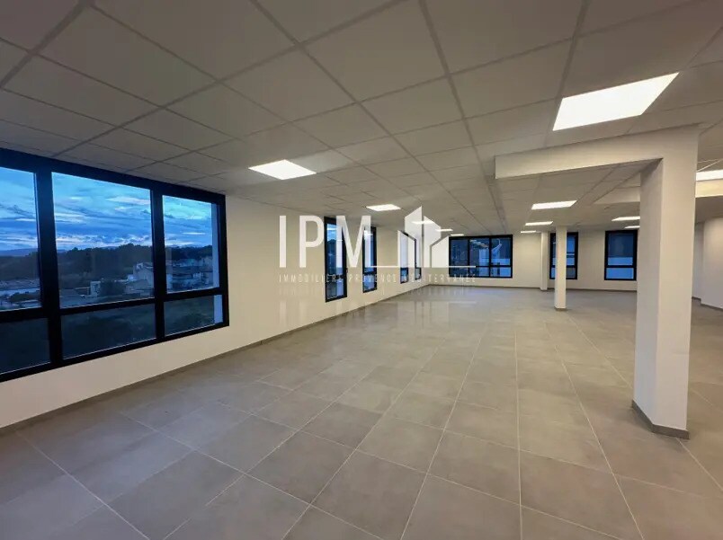 Office in Aubagne for sale Interior Photo- Image 1 of 7