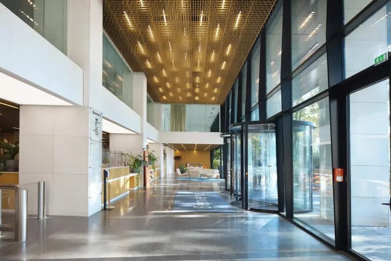 25 Quai Du Président Paul Doumer, Courbevoie to rent - Building Photo - Image 3 of 17