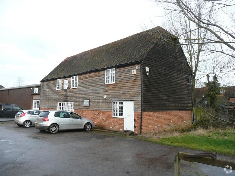 Chequers Ln, Eversley for rent - Building Photo - Image 1 of 4