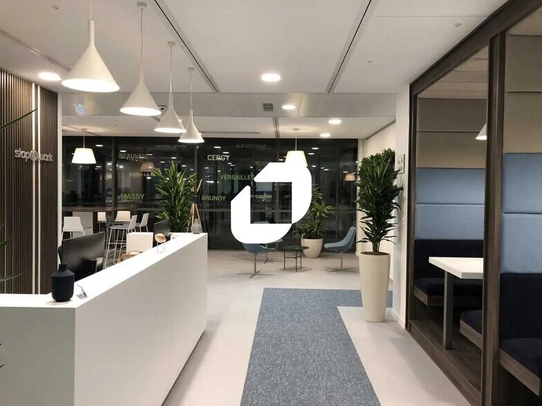 Office in Versailles to rent - Interior Photo - Image 1 of 26